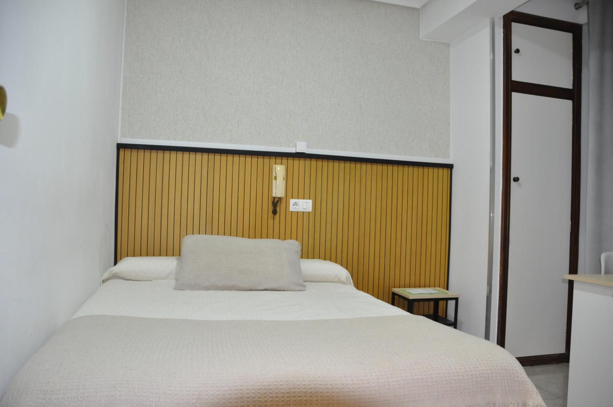 וייאדוליד Hostal Ramon Y Cajal מראה חיצוני תמונה