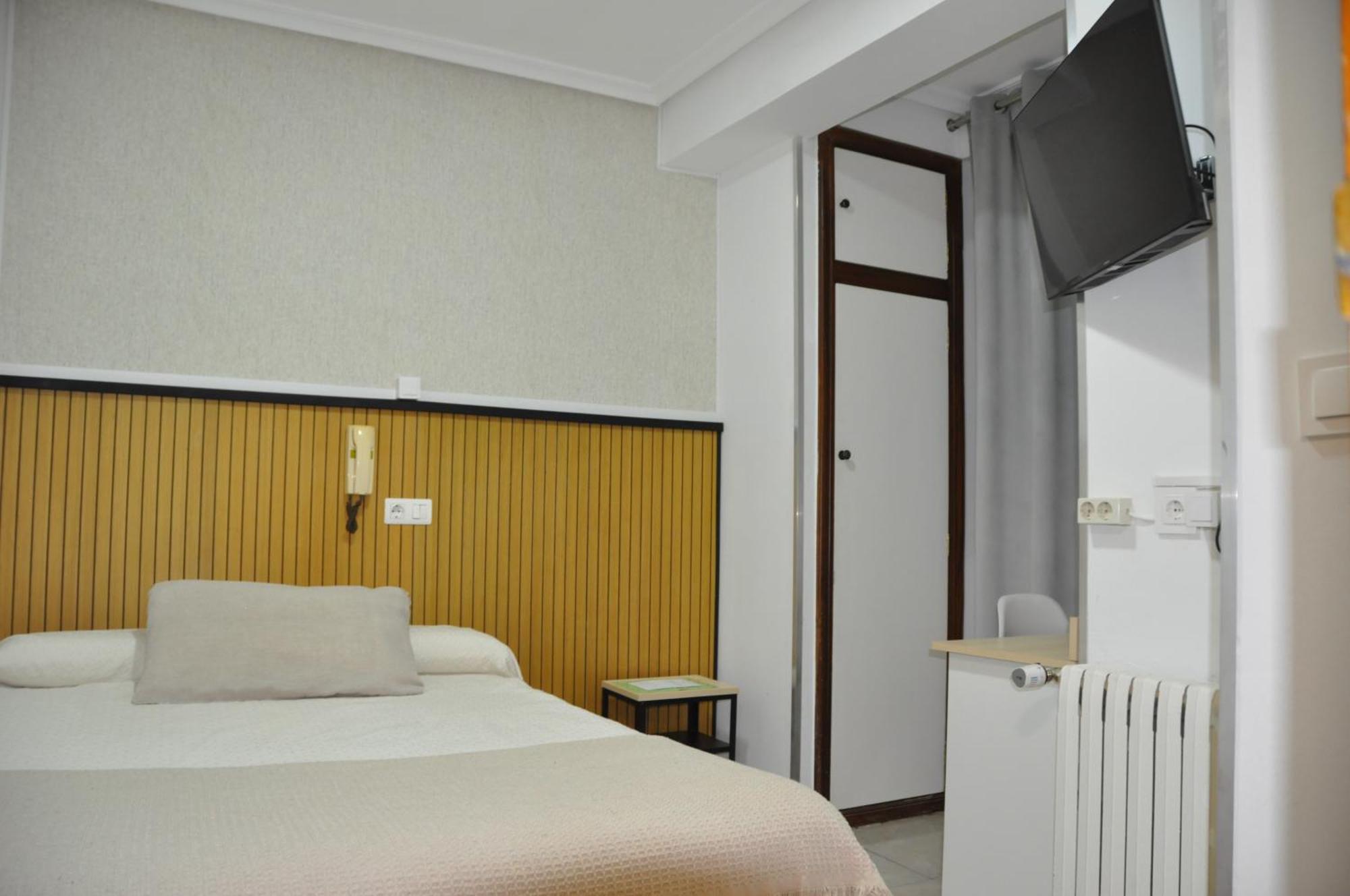 וייאדוליד Hostal Ramon Y Cajal מראה חיצוני תמונה