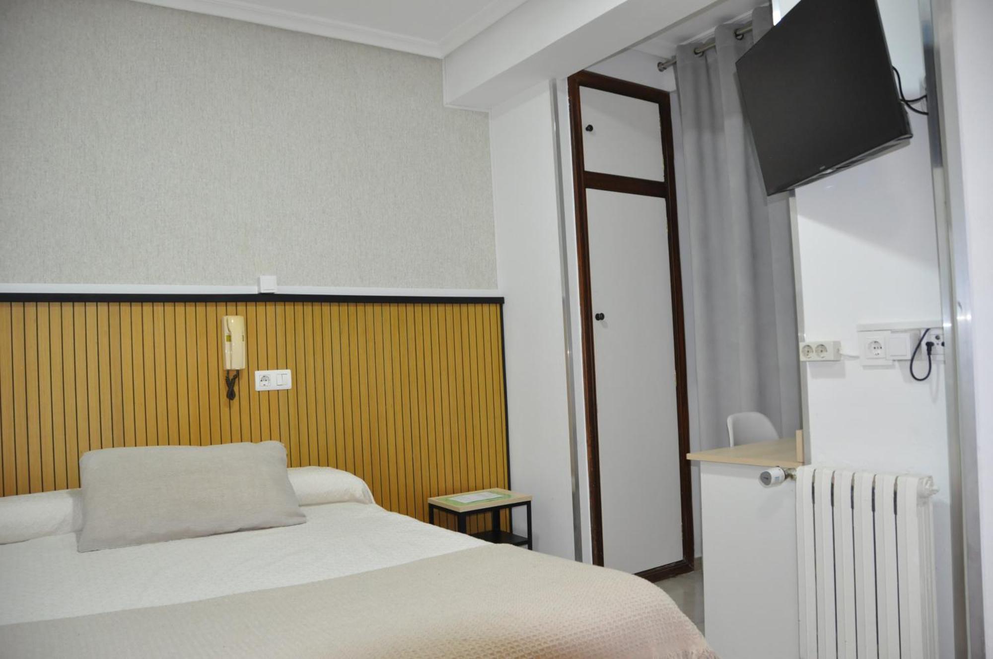 וייאדוליד Hostal Ramon Y Cajal מראה חיצוני תמונה