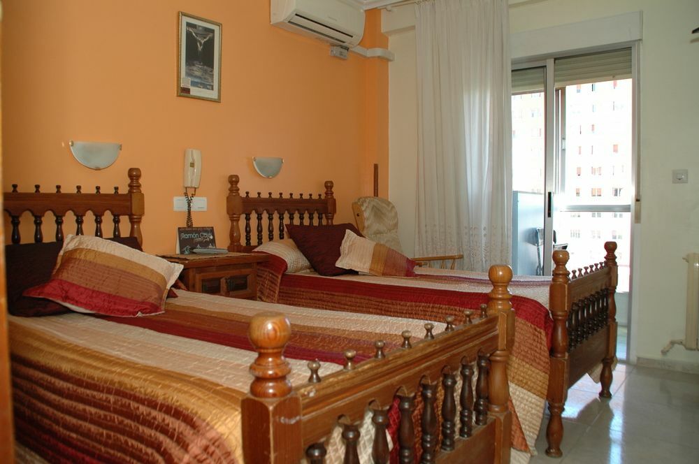 וייאדוליד Hostal Ramon Y Cajal מראה חיצוני תמונה